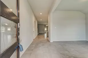 208 Shoreview Dr, Conroe, TX 77303 - Photo 2