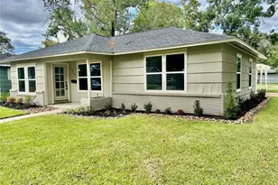 319 Wisteria St, Lake Jackson, TX 77566 - Photo 2