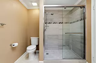 12625 Memorial Dr, Houston, TX 77024 - Photo 20