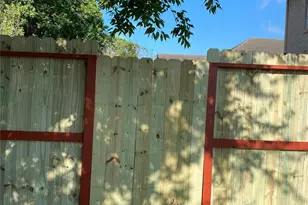 1602 Henninger St, Houston, TX 77023 - Photo 20