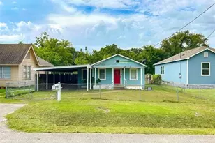 735 Highland Dr, Beaumont, TX 77705 - Photo 2