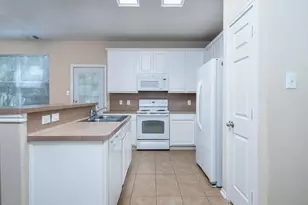 207 N Burberry Park Cir, The Woodlands, TX 77382 - Photo 4