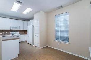 207 N Burberry Park Cir, The Woodlands, TX 77382 - Photo 6