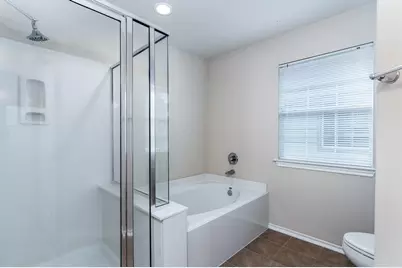 207 N Burberry Park Circle, The Woodlands, TX 77382 - Photo 18