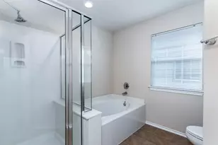 207 N Burberry Park Cir, The Woodlands, TX 77382 - Photo 18