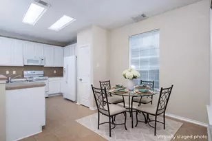 207 N Burberry Park Cir, The Woodlands, TX 77382 - Photo 4