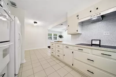 317 S 11th Street, La Porte, TX 77571 - Photo 8