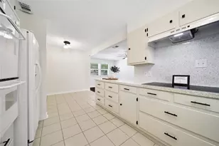 317 S 11th St, La Porte, TX 77571 - Photo 8