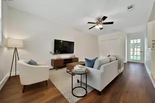 317 S 11th St, La Porte, TX 77571 - Photo 4