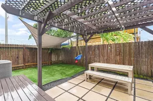 1309 Laird St, Houston, TX 77008 - Photo 2