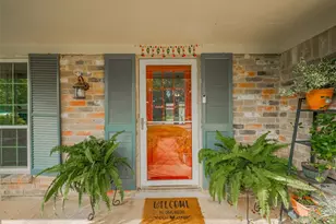 3426 Hidden Creek Dr, Sugar Land, TX 77479 - Photo 2