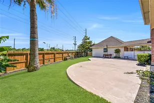 20 Campeche Estates Dr, Galveston, TX 77554 - Photo 42