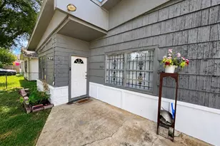 9113 Oak Knoll Ln, Houston, TX 77078 - Photo 2