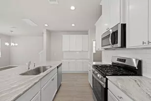 835 Red Oakland Dr, Houston, TX 77090 - Photo 4