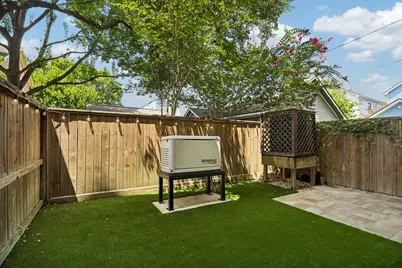 1059 W 16th Street, Houston, TX 77008 - Photo 8