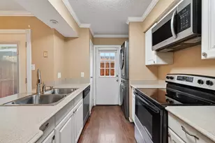 10615 Briar Forest Dr, Houston, TX 77042 - Photo 16