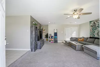 914 Temple Circle, Hitchcock, TX 77563 - Photo 2