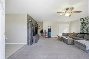 914 Temple Cir, Hitchcock, TX 77563 - Photo 2