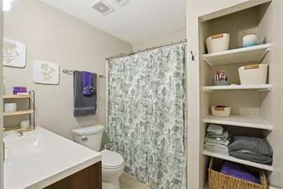 914 Temple Circle, Hitchcock, TX 77563 - Photo 14