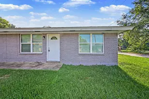 716 Hargest St, Prairie View, TX 77446 - Photo 2