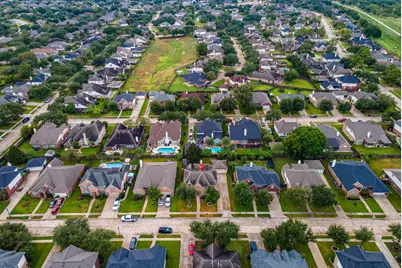 2122 Fortuna Bella Drive, Pearland, TX 77581 - Photo 12