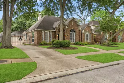 6714 Morningside Drive, Sugar Land, TX 77479 - Photo 2