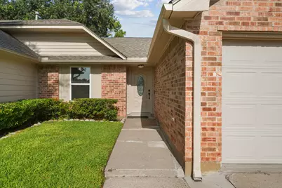 702 W Country Grove Circle, Pearland, TX 77584 - Photo 2