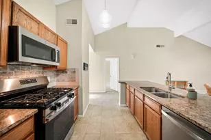 702 W Country Grove Cir, Pearland, TX 77584 - Photo 8