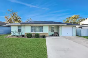 221 W 4th St, Deer Park, TX 77536 - Photo 2