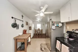 221 W 4th St, Deer Park, TX 77536 - Photo 14