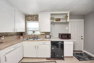 221 W 4th St, Deer Park, TX 77536 - Photo 18