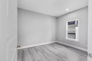 1122 W 16th St, Houston, TX 77008 - Photo 4