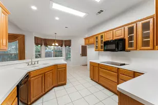 423 Tallow Dr, Conroe, TX 77385 - Photo 10