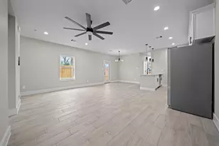929 Green Meadow Ln, Houston, TX 77091 - Photo 16