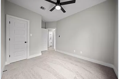 929 Green Meadow Lane #B, Houston, TX 77091 - Photo 14