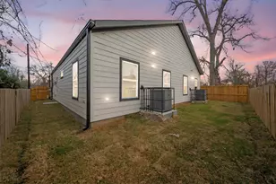929 Green Meadow Ln, Houston, TX 77091 - Photo 32
