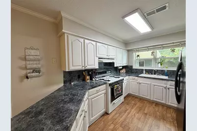 2637 Hampton Lane, Port Neches, TX 77651 - Photo 8