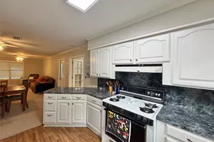 2637 Hampton Ln, Port Neches, TX 77651 - Photo 10