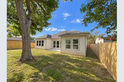 320 Briarwood Drive, Baytown, TX 77520 - Photo 2