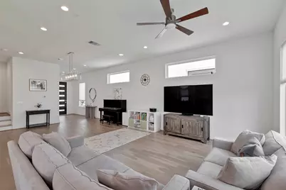 8706 Ojeman Creek Lane, Houston, TX 77055 - Photo 12