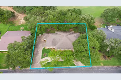 426 Brook Hollow Drive, Huntsville, TX 77340 - Photo 2