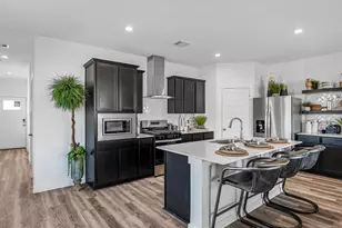 2930 Crown Gate Dr, Houston, TX 77047 - Photo 2