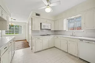 7827 Meadowbriar Ln, Houston, TX 77063 - Photo 12