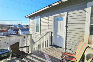 614 43rd St, Galveston, TX 77550 - Photo 2