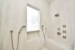 11103 Memorial Dr, Houston, TX 77024 - Photo 36