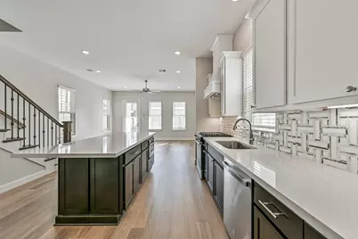 2521 S Houston Avenue, Pearland, TX 77581 - Photo 12