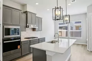 2208 King Mackerel Dr, Kemah, TX 77565 - Photo 2