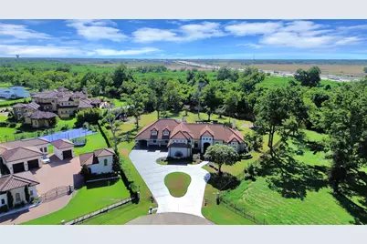 50 Golden Hollow, Richmond, TX 77469 - Photo 2