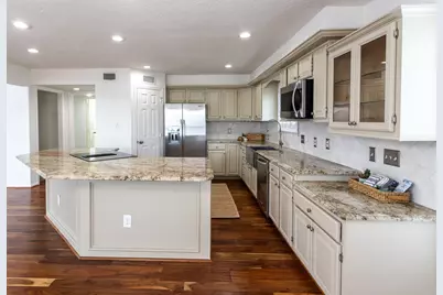 915 Tiki Drive, Tiki Island, TX 77554 - Photo 8