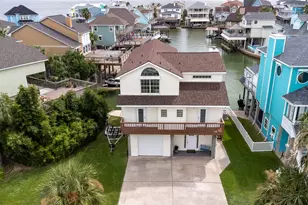 915 Tiki Dr, Tiki Island, TX 77554 - Photo 2